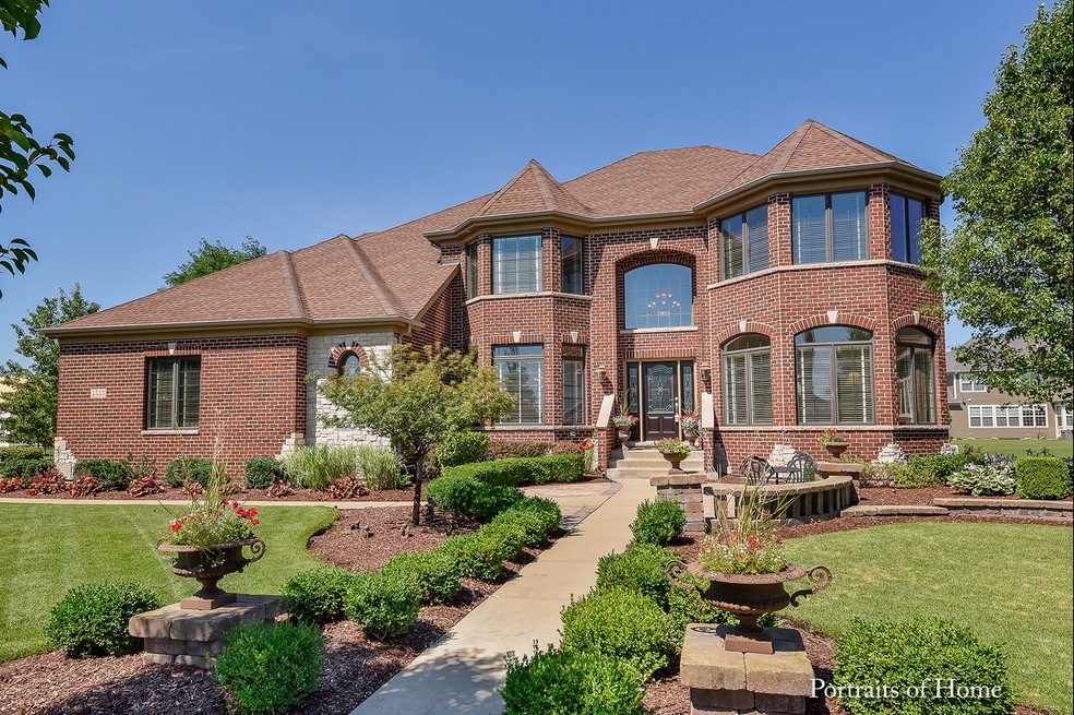 STUNNING EXTERIOR!!