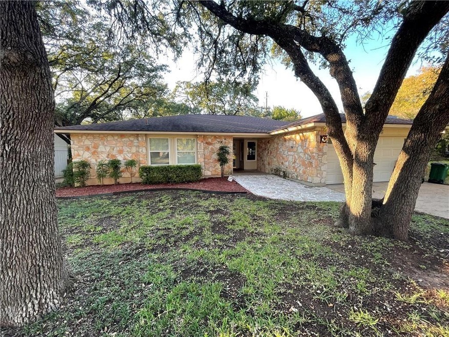 12104 Wycliff Ln, Austin, TX 78727 - photo 1