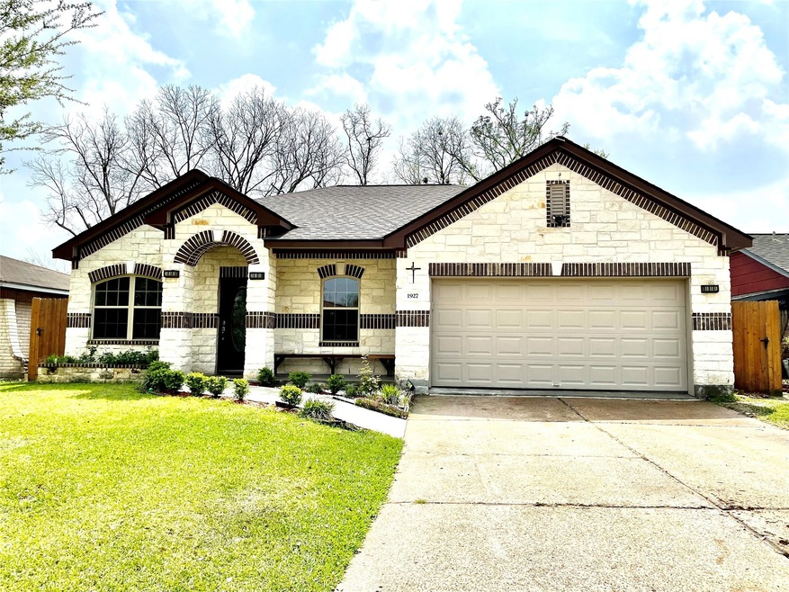 1927 Barnsley Ln, Houston, TX 77088 - photo 1