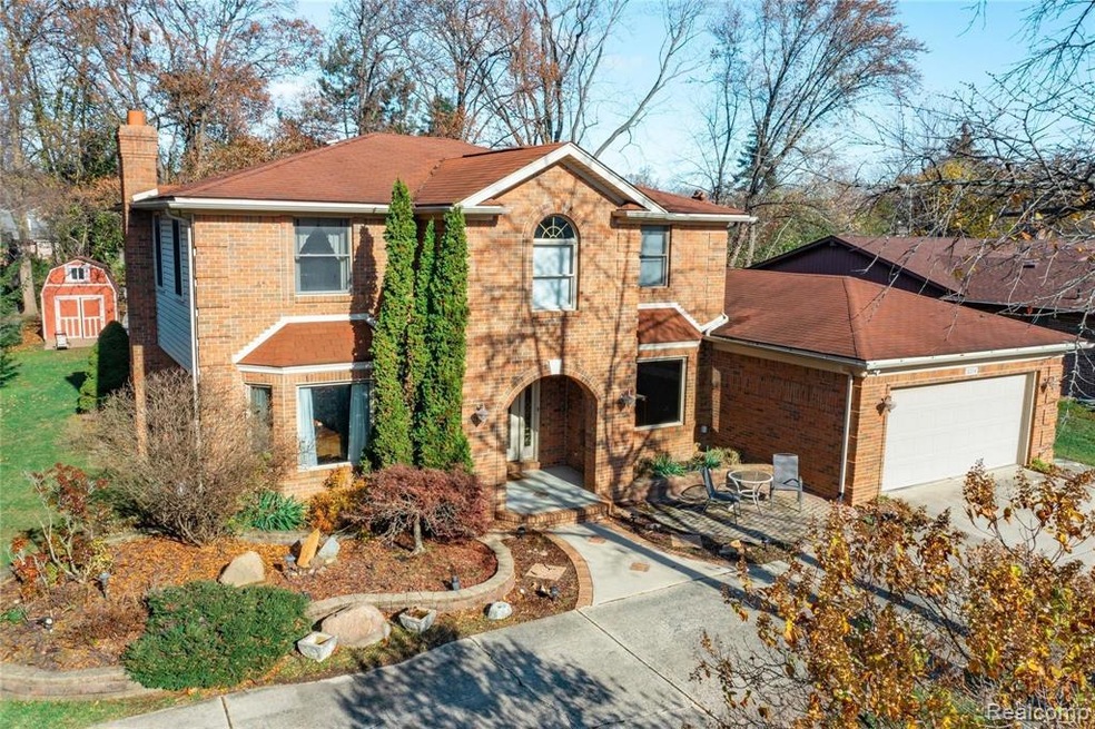 8204 Sarah Ct, Grosse Ile, MI 48138 - photo 1