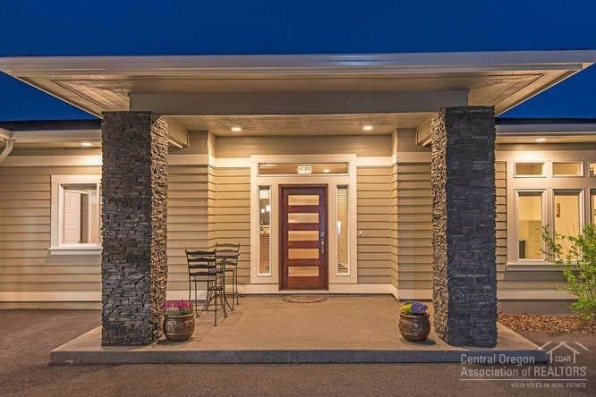 1110 NW Rimrock Dr, Redmond, OR 97756 - photo 1