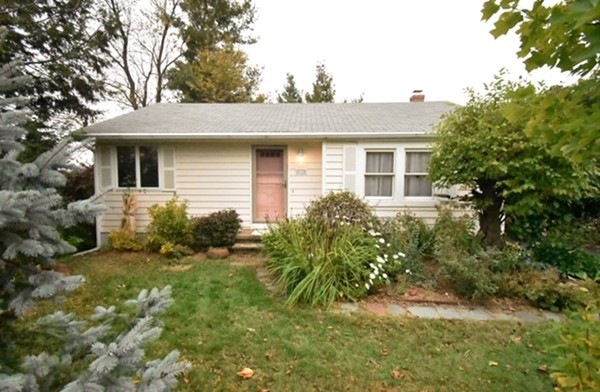 33 Christine St, Worcester, MA 01606 - photo 1