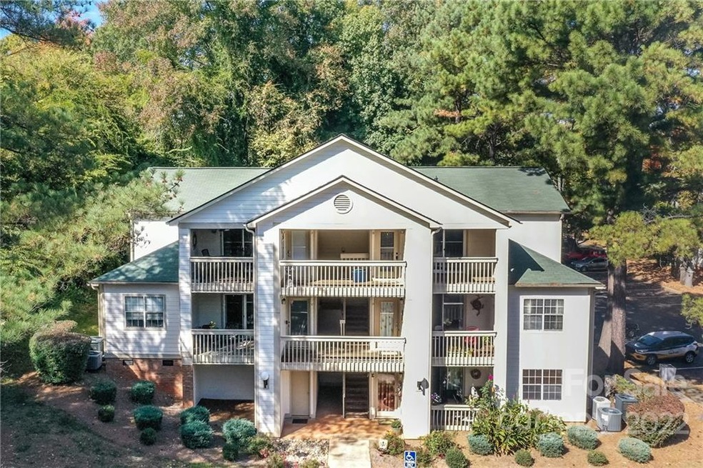 1052 Churchill Downs Ct unit i, Charlotte, NC 28211 - photo 1