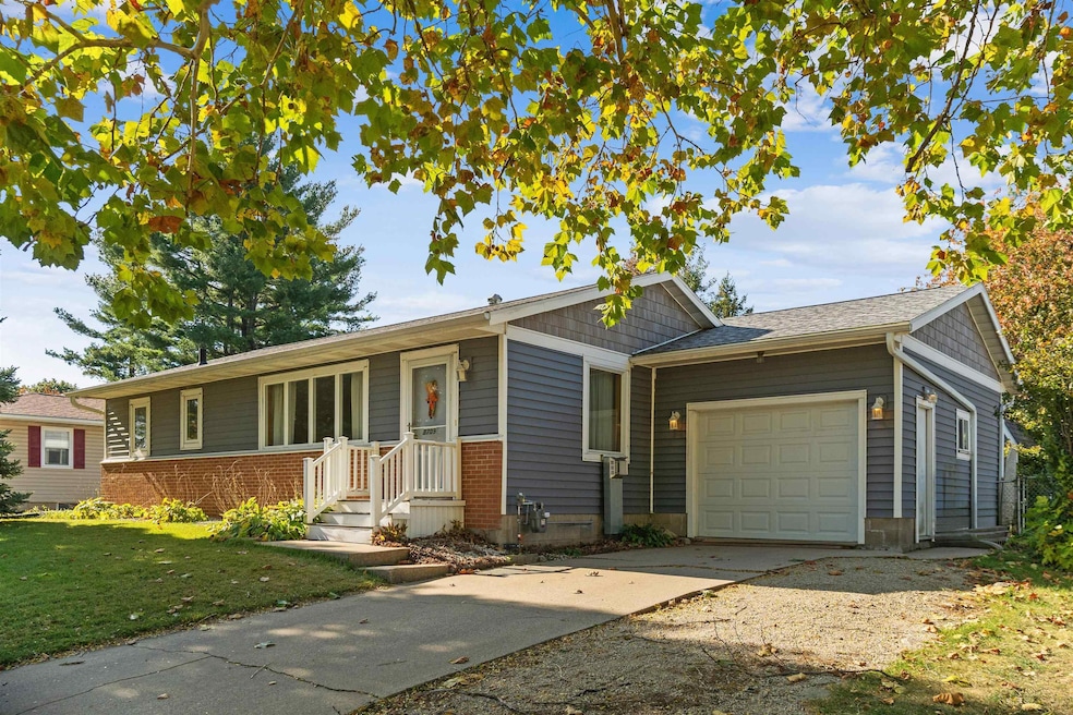 3709 Laurinda Dr, Cedar Falls, IA 50613 - photo 1