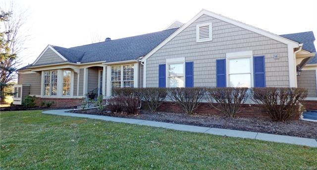 Rare ranch end unit condo in The Heathers!