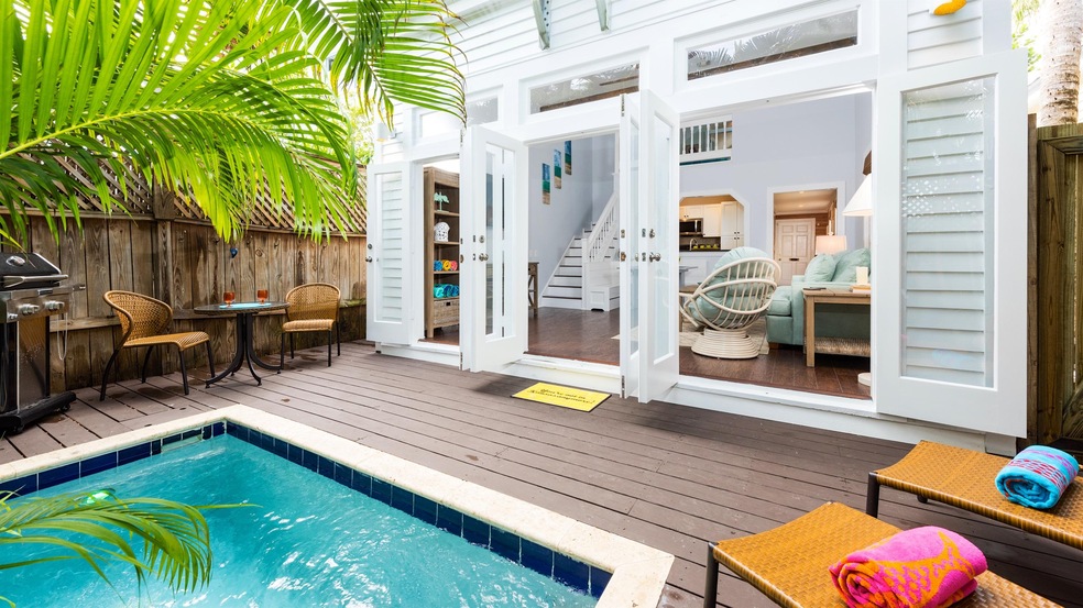 1-1103FLEMING-16x9-pool&house