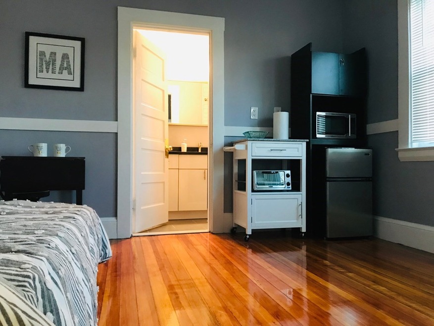 24 Mullen Ct unit 3, Newton, MA 02461 - photo 1