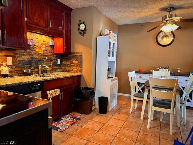 25 Burlington Ct unit S13, Hamburg, NJ 07419 - photo 1