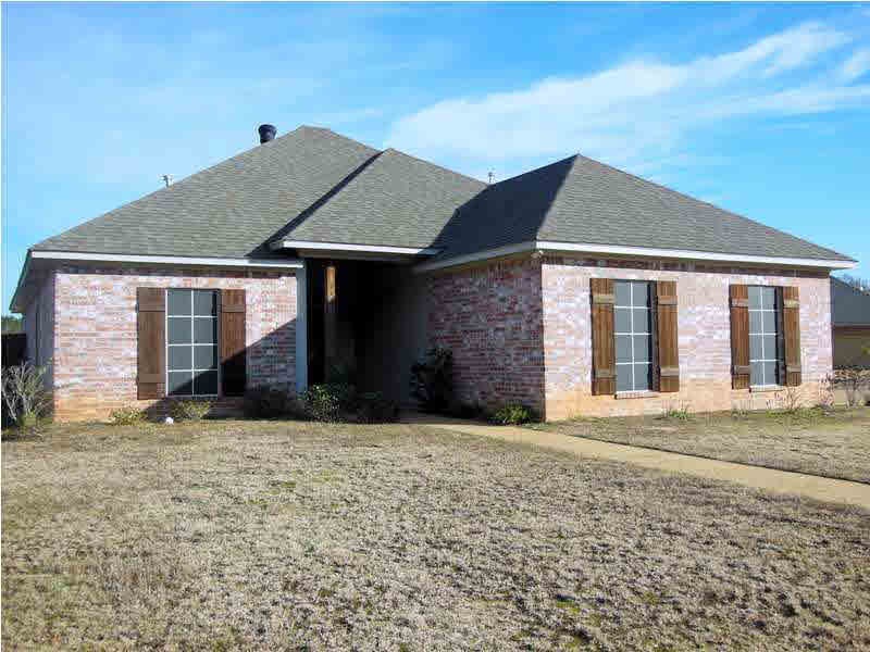 Welcome 116 Carriage Lane!