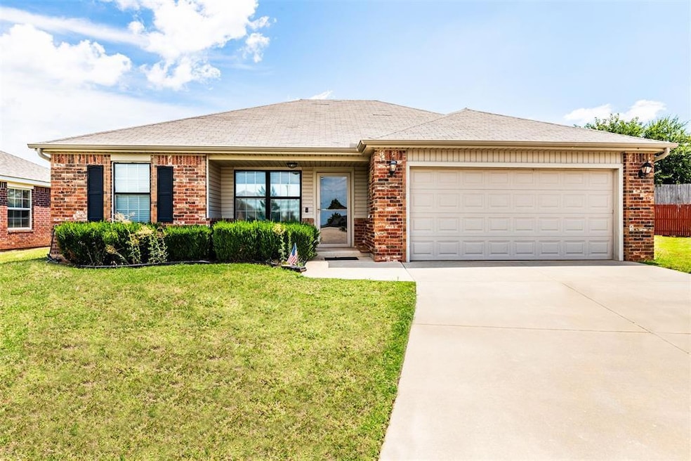4501 Wagner Lake Dr, Yukon, OK 73099 - photo 1
