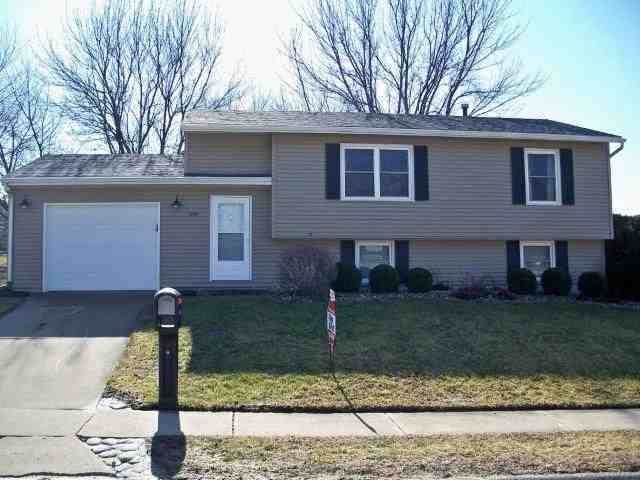 2641 W 56th St, Davenport, IA 52806 - photo 1