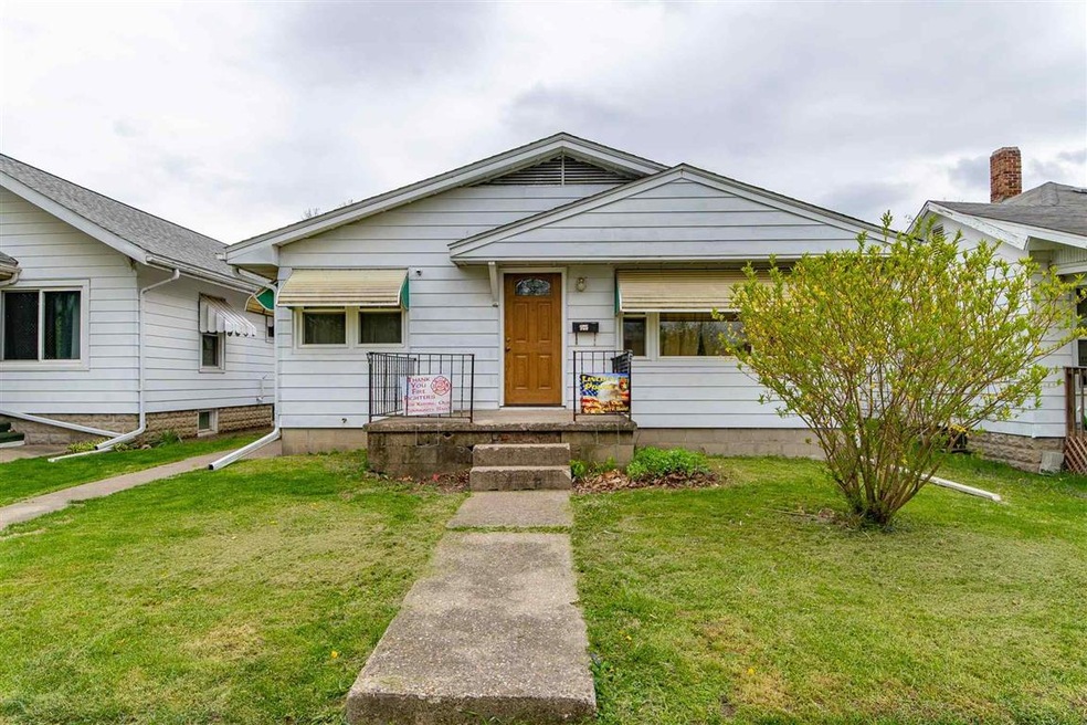 925 Clinton St, Lincoln, IL 62656 - photo 1