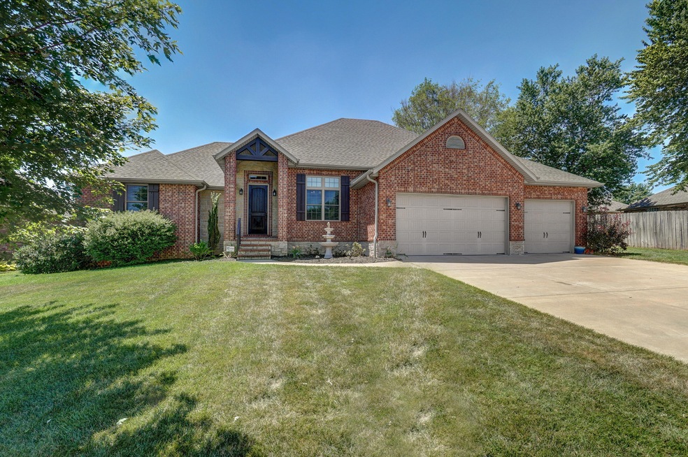 389 N Niangua Dr-1