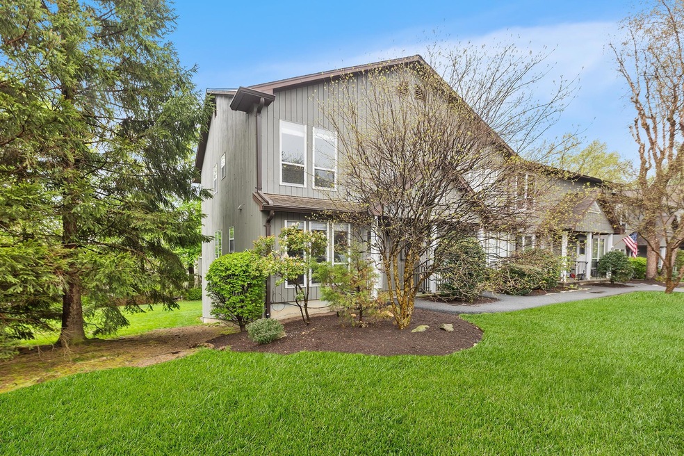 17 Hemlock Cir unit 421, Peekskill, NY 10566 - photo 1