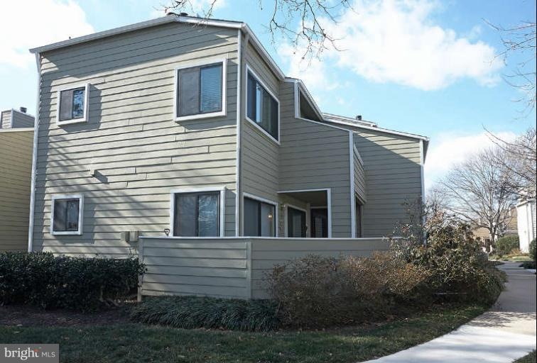 1929 Villaridge Dr unit B, Reston, VA 20191 - photo 1