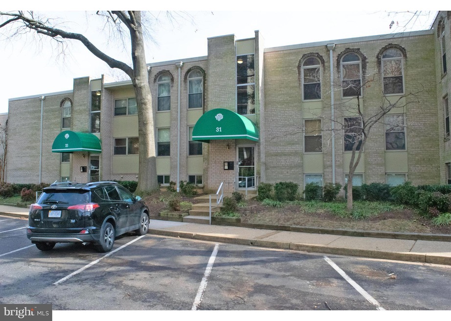 31 Canterbury Square unit 302, Alexandria, VA 22304 - photo 1