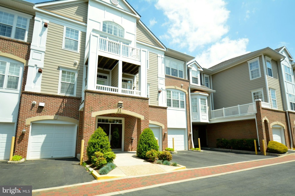 7871 Rolling Woods Ct unit 101, Springfield, VA 22152 - photo 1