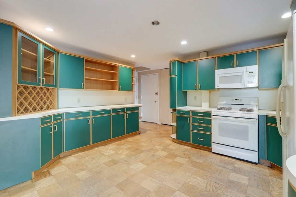 Harbor Towers unit 16C, Boston, MA 02110 - photo 1