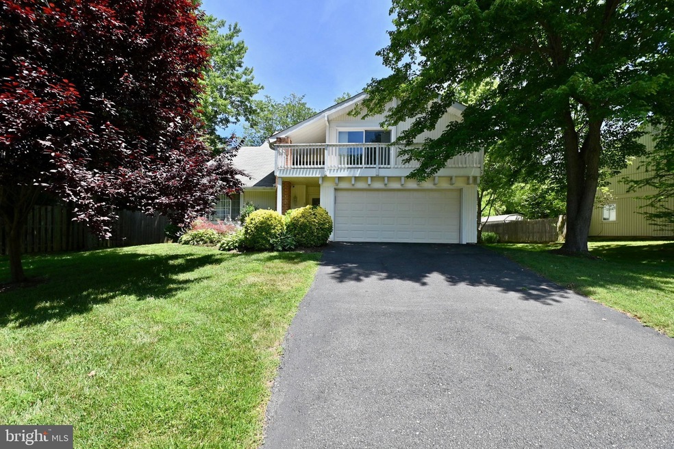 8634 Reseca Ln, Springfield, VA 22152 - photo 1