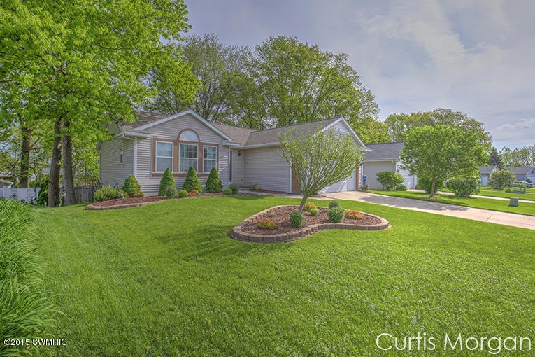 1435 Wakely St NE, Grand Rapids, MI 49505 - photo 1