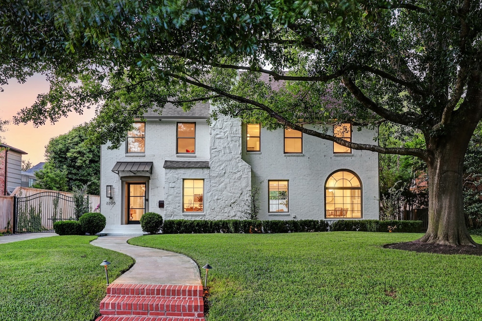 Fall in love with seamless indoor-outdoor living and impeccable designer interiors in this beautifully updated River Oaks four-bedroom, three-and-a-half-bathroom residence by Meedi Hidalgo Design. A Bevolo gas lantern and new brass awning make a warm welcome in this timeless, carefully maintained 1935 home.