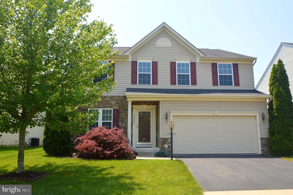 42245 Palm Cove Ct, Chantilly, VA 20152 - photo 1