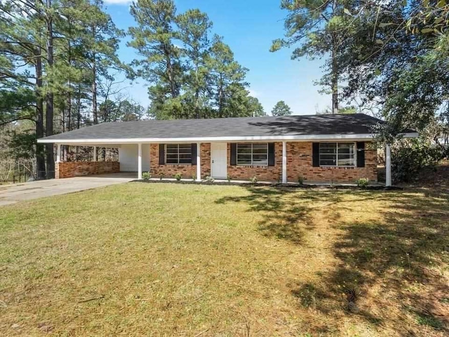 407 Holiday Cir, Pineville, LA 71360 - photo 1