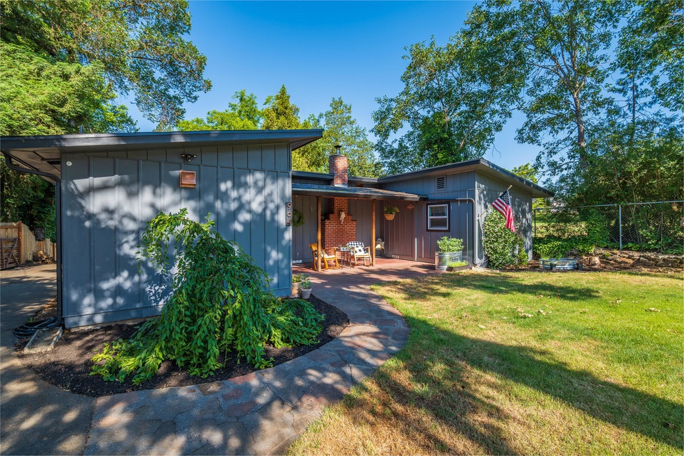 964NE10thSt-002