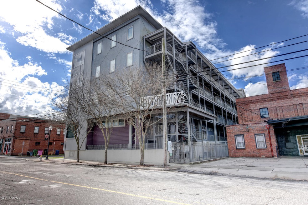 801 N 4th St Unit 406-large-001-15-DSC 7