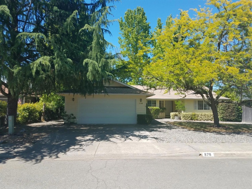 878 Deodara Ct, Grants Pass, OR 97527 - photo 1