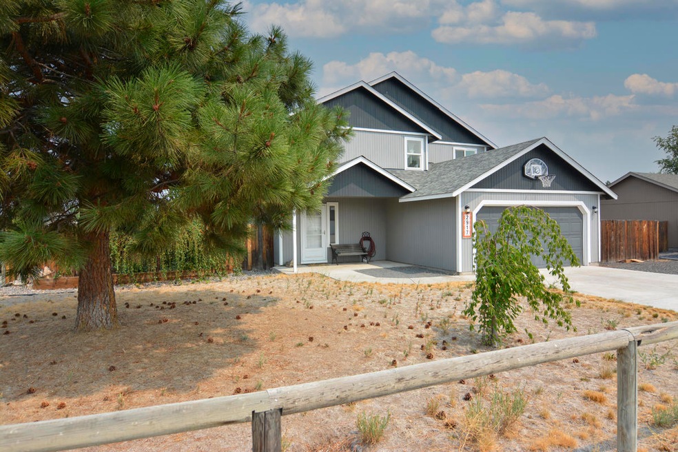 2917 SW Lava Ave, Redmond, OR 97756 - photo 1