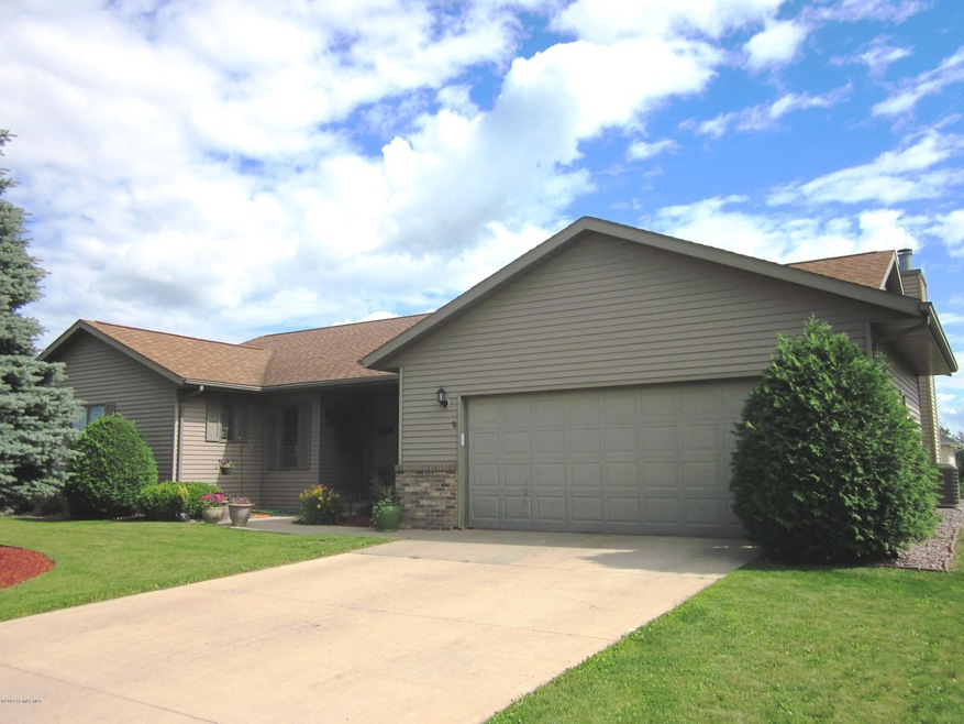 275 4th Ave SE, Plainview New