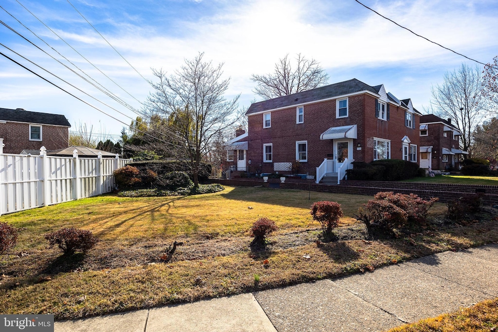 332 Holland St, Crum Lynne, PA 19022 - photo 1