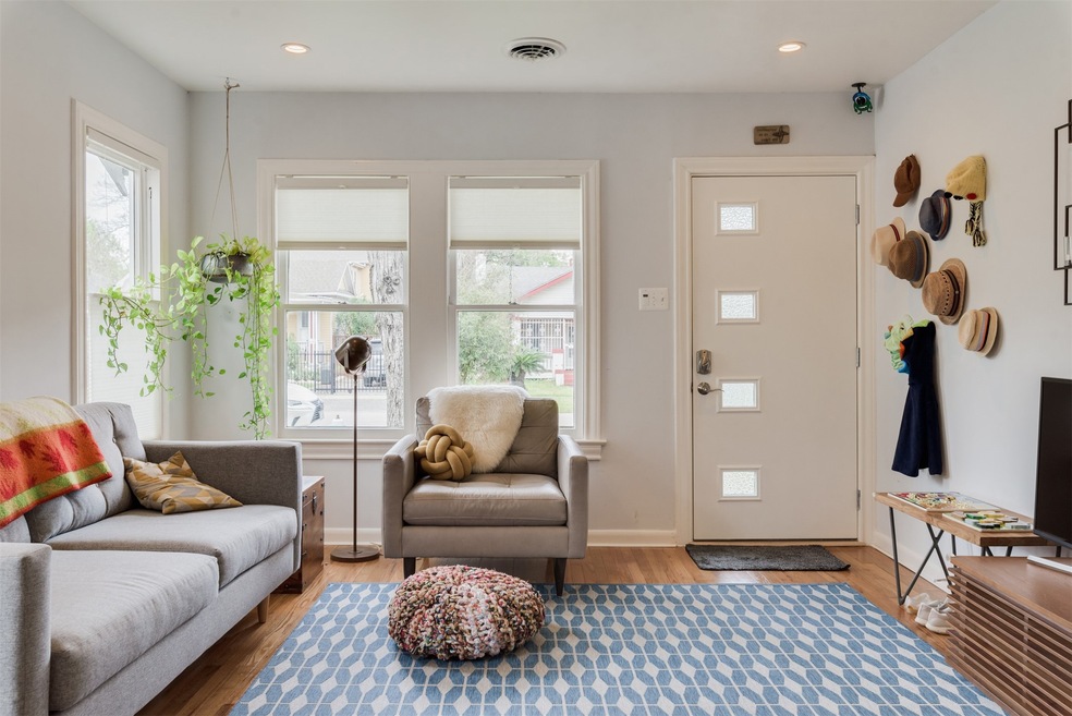 419 Arlington St, Houston, TX 77007 - photo 1