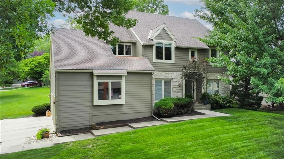 8029 Darnell Ln, Lenexa, KS 66215 - photo 1