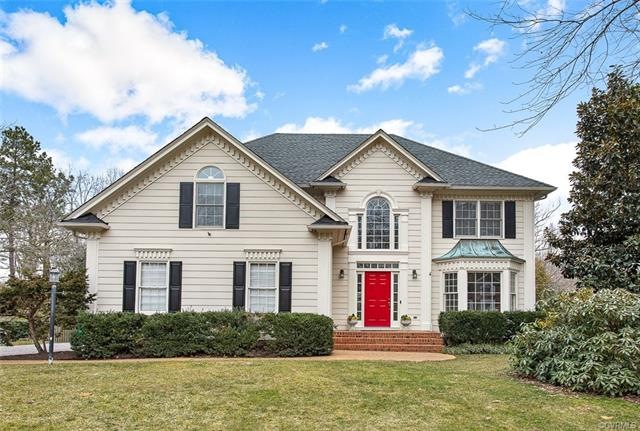 Welcome to this stunning 4 bedroom transitional ho