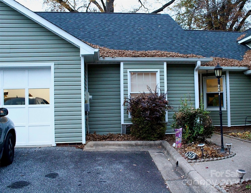 247 5th Ave NE unit 8, Hickory, NC 28601 - photo 1