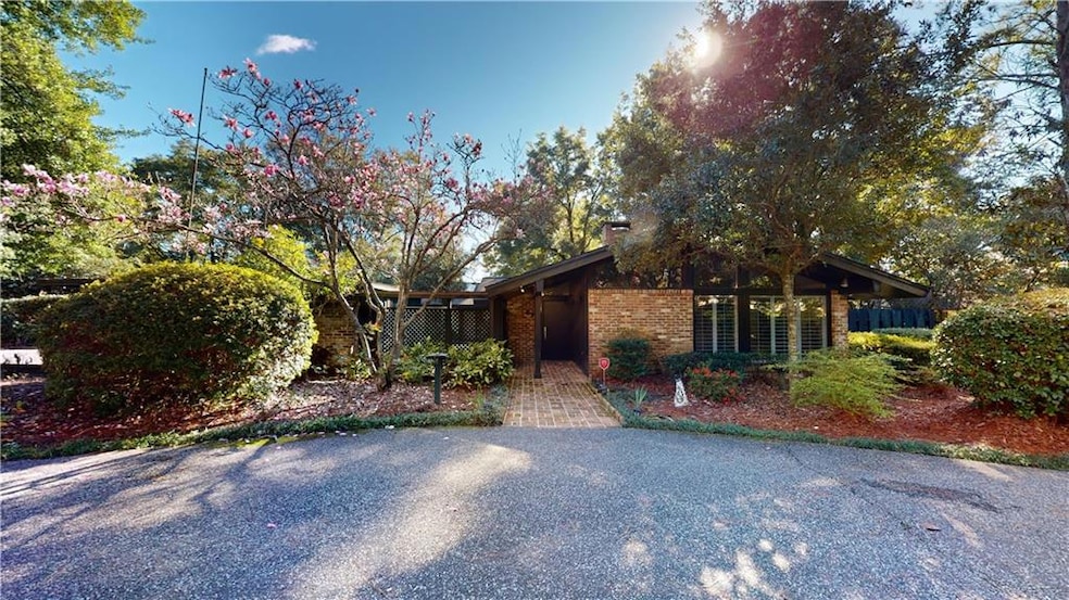 Welcome to this fabulous mid-century modern home! 