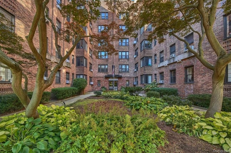 The Croydon unit 5J, Bronxville, NY 10708 - photo 1