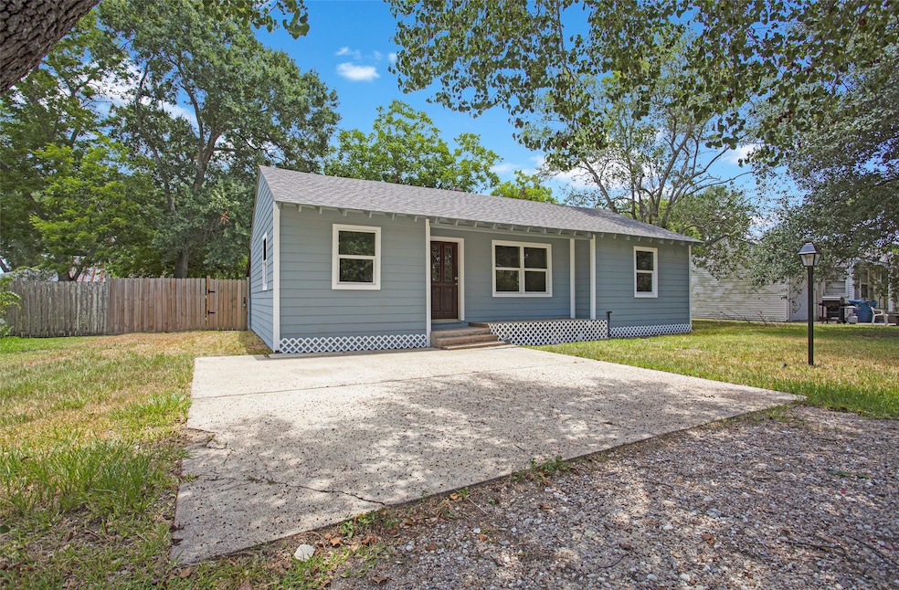 1603 Marilyn St, Rosenberg, TX 77471 - photo 1