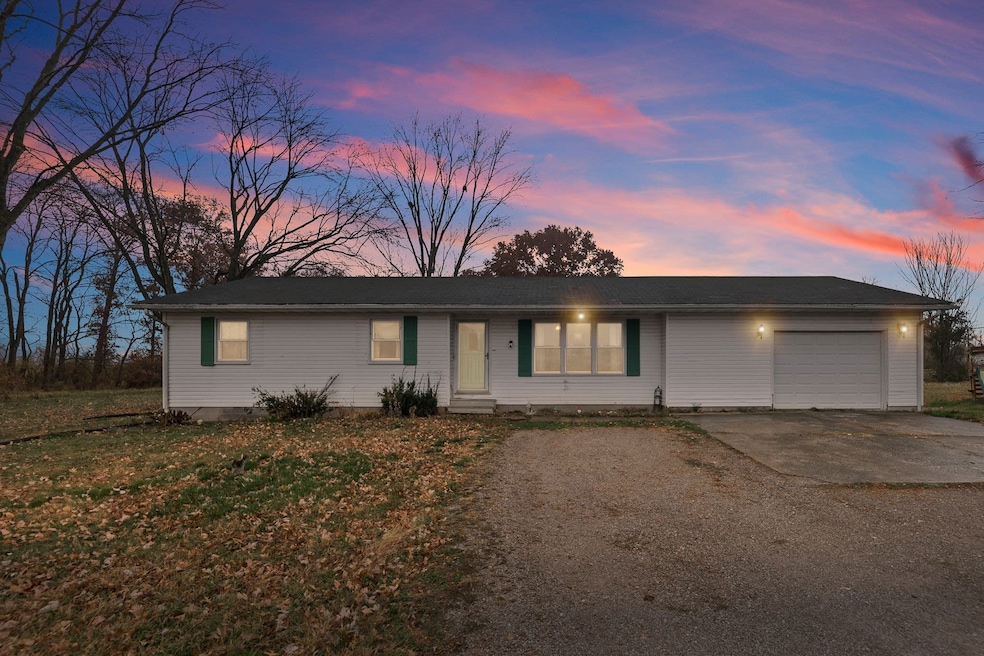 103 Middleton Rd, Iuka, IL 62849 - photo 1