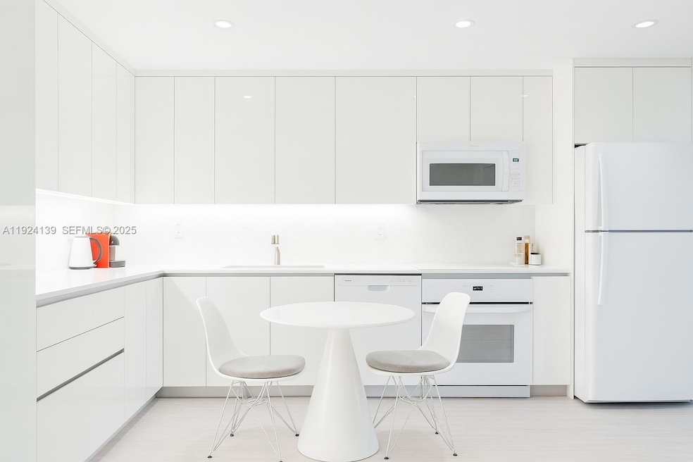 Roney Palace unit 636, Miami Beach, FL 33139 - photo 1