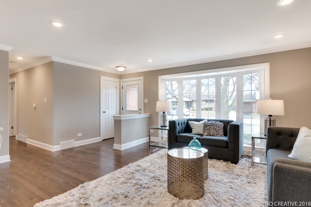 116 S Elm Tree Ln, Elmhurst, IL 60126 - photo 1