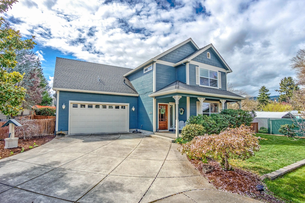 535 Silver Creek Dr, Central Point, OR 97502 - photo 1