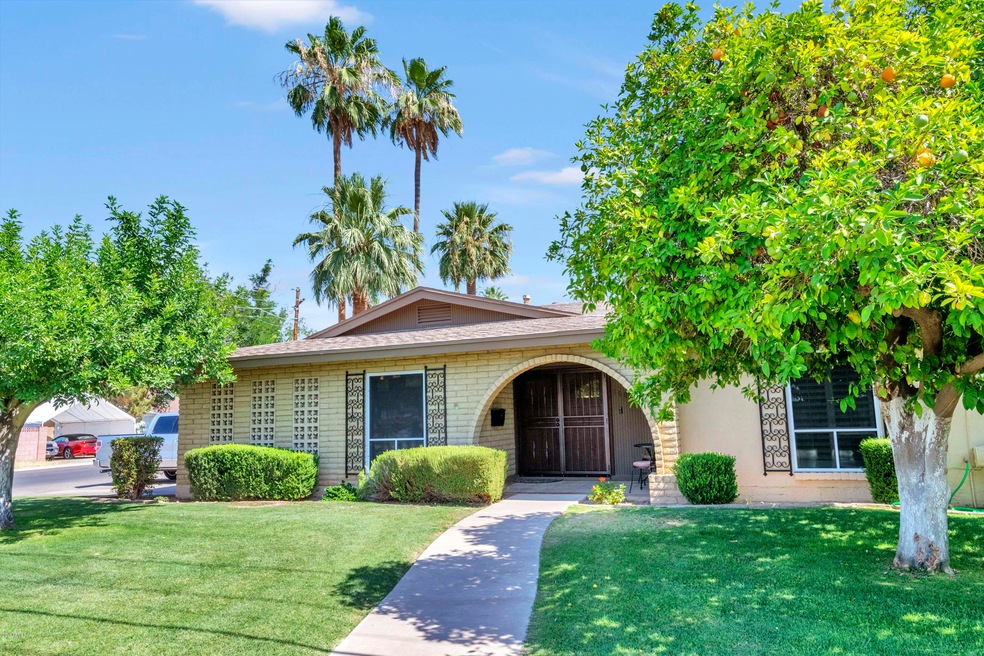 1002 E Rose Lane, Phoenix AZ