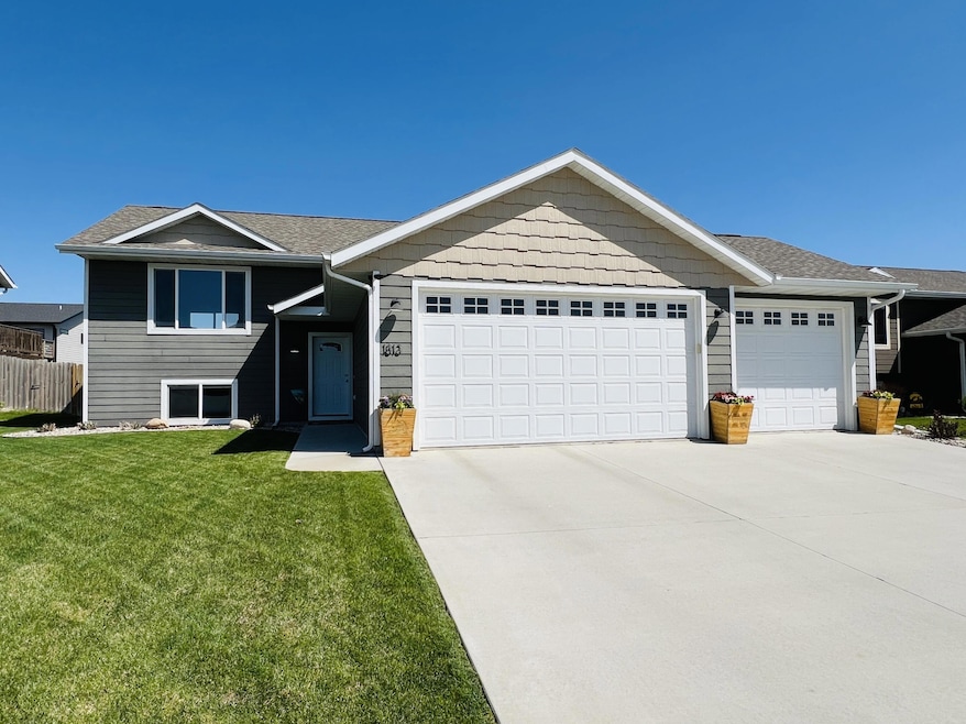 Pending $379,900 • Co-Listing Agent
