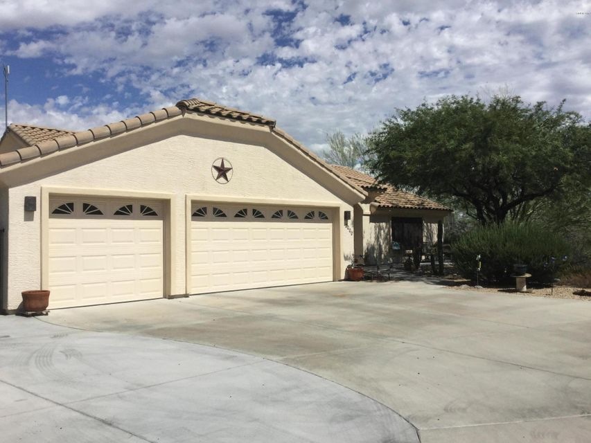 3 Car Garage