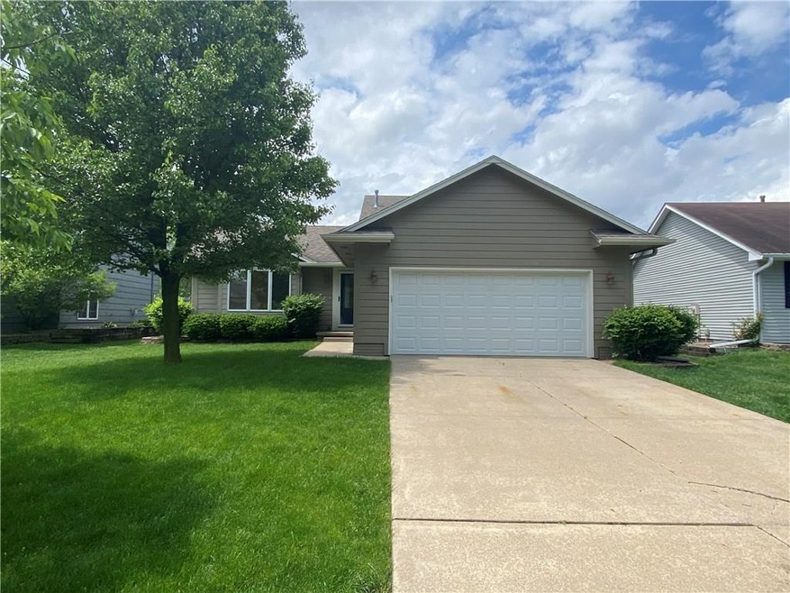 2930 Deerpath Ct, Des Moines, IA 50320 - photo 1