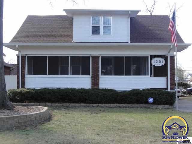1291 SW MacVicar Ave, Topeka, KS 66604 - photo 1