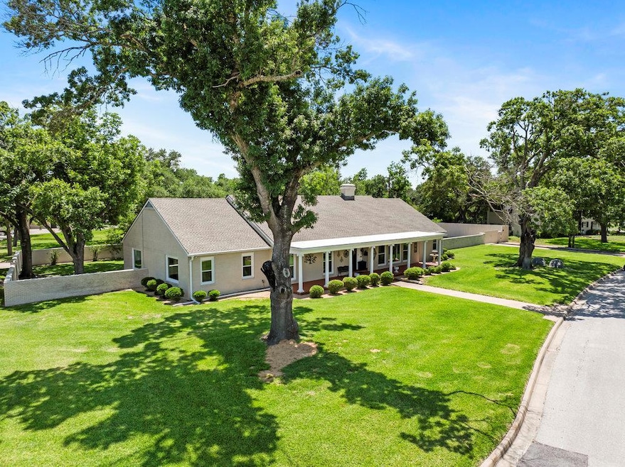 View of front of property with a porch and a fron